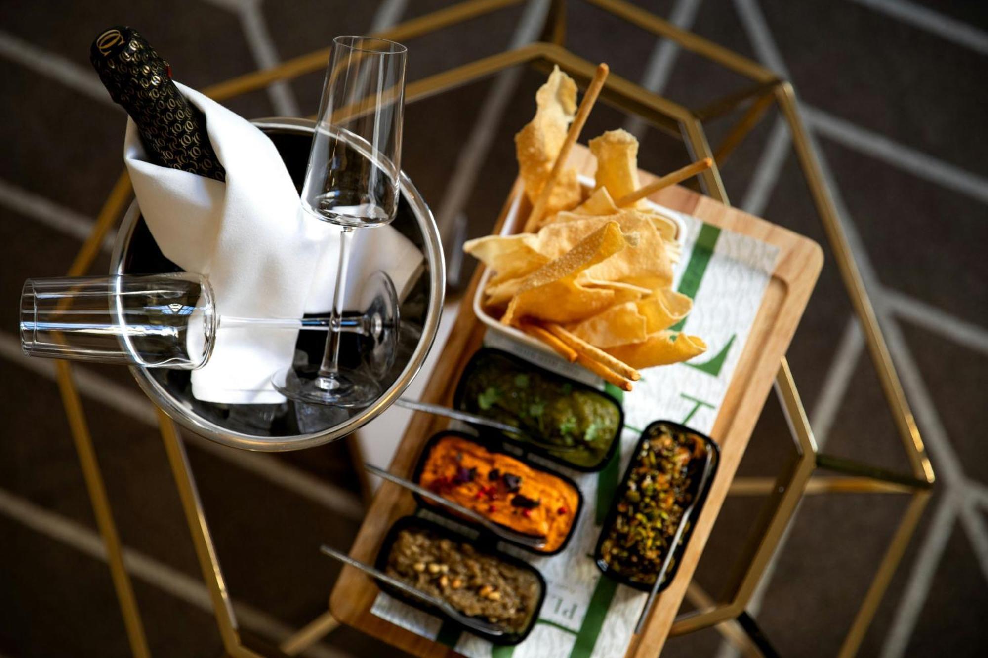 Отель Sapphire House Antwerp, Autograph Collection By Marriott Экстерьер фото A selection of tapas
