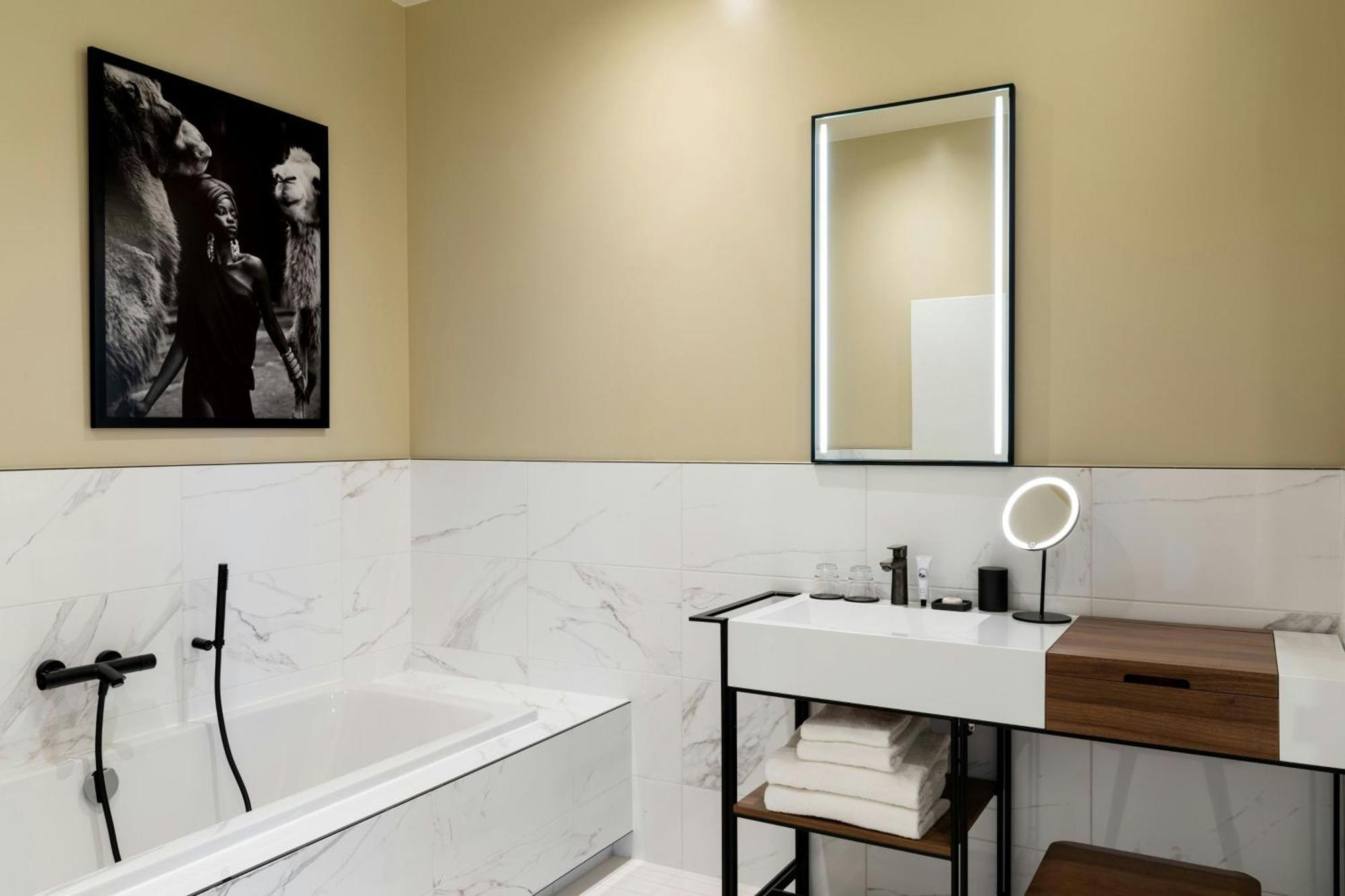 Отель Sapphire House Antwerp, Autograph Collection By Marriott Экстерьер фото Bathroom