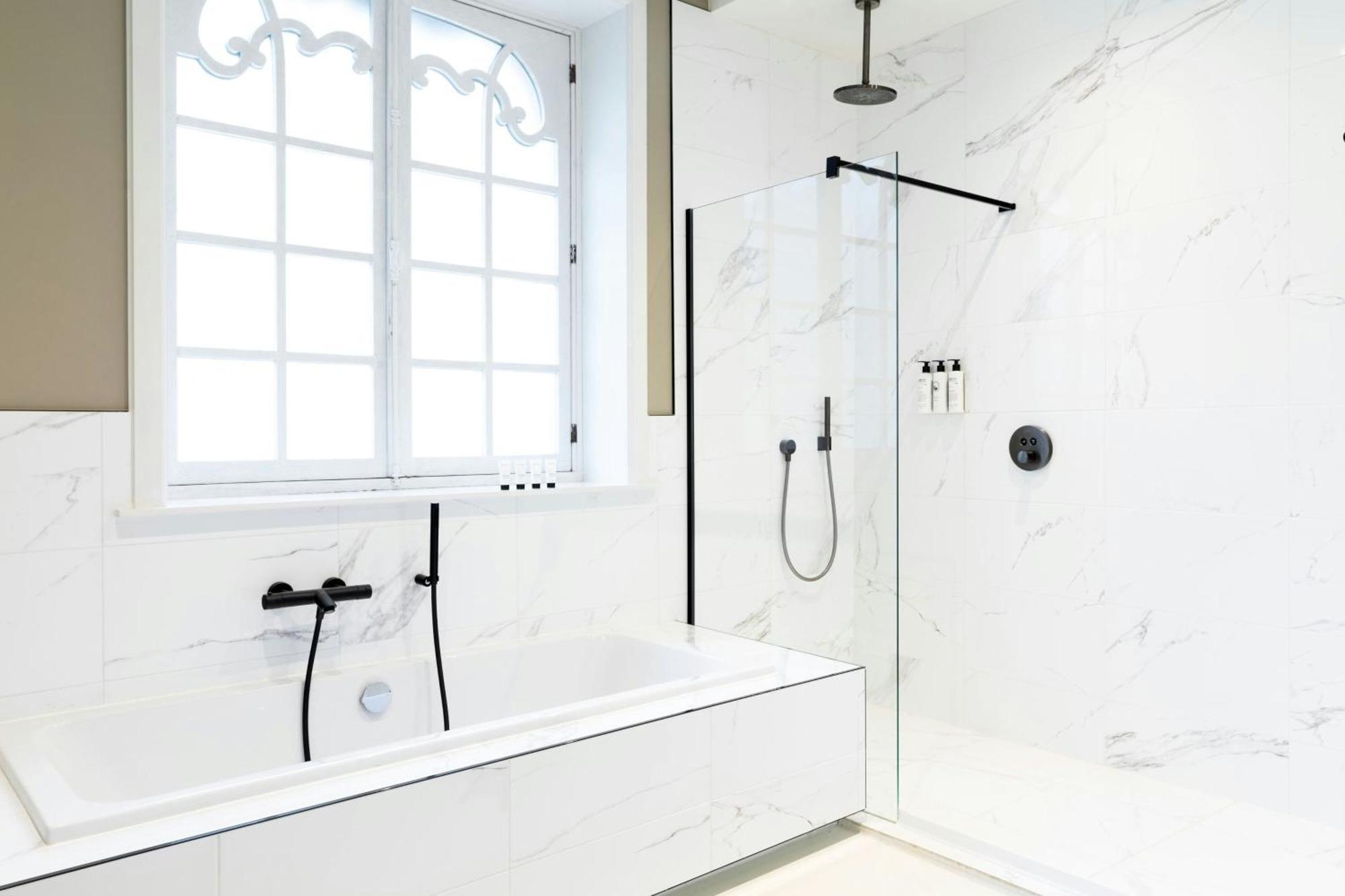 Отель Sapphire House Antwerp, Autograph Collection By Marriott Экстерьер фото A shower bath