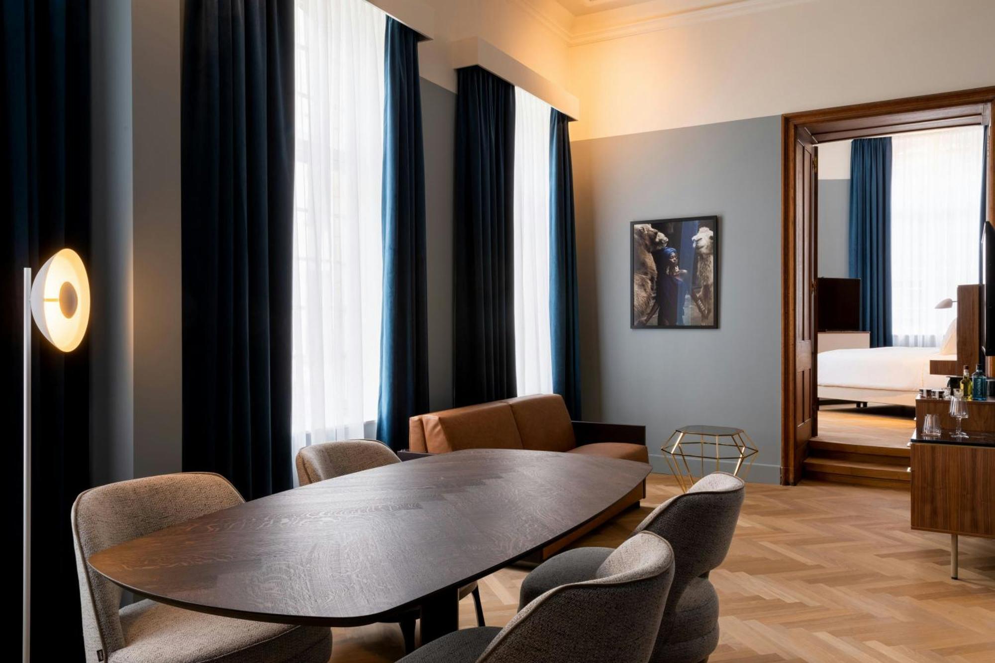 Отель Sapphire House Antwerp, Autograph Collection By Marriott Экстерьер фото The interior of a suite at the hotel